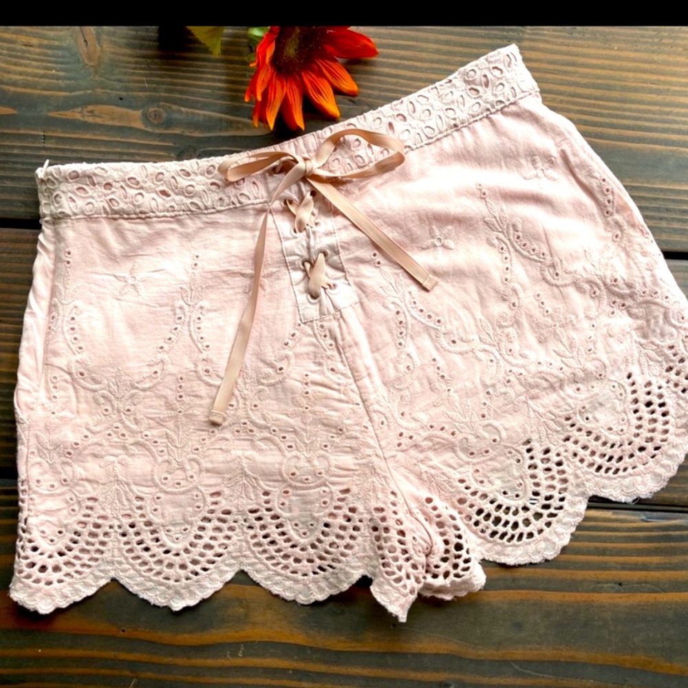 Urban Outfitters ‘Kimchi Blue’ Eyelet Lace Shorts size 8